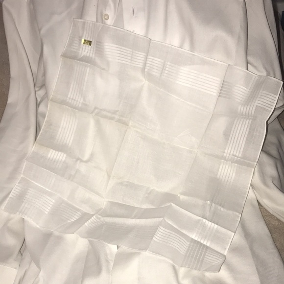 Van Heusen XL 17 32/33 wrinkle free white long sleeved button down stained - Picture 6 of 8